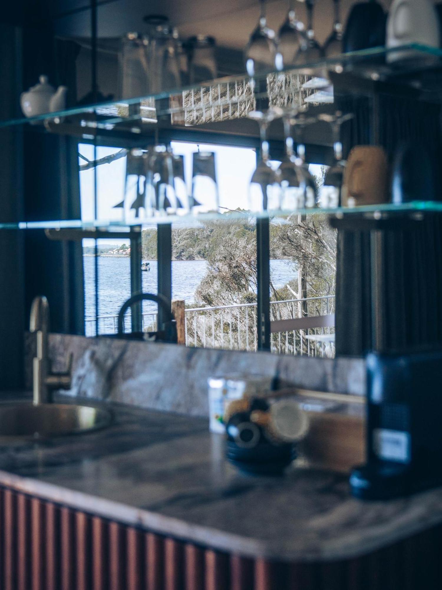 Risby Cove Boutique Hotel Strahan Dış mekan fotoğraf