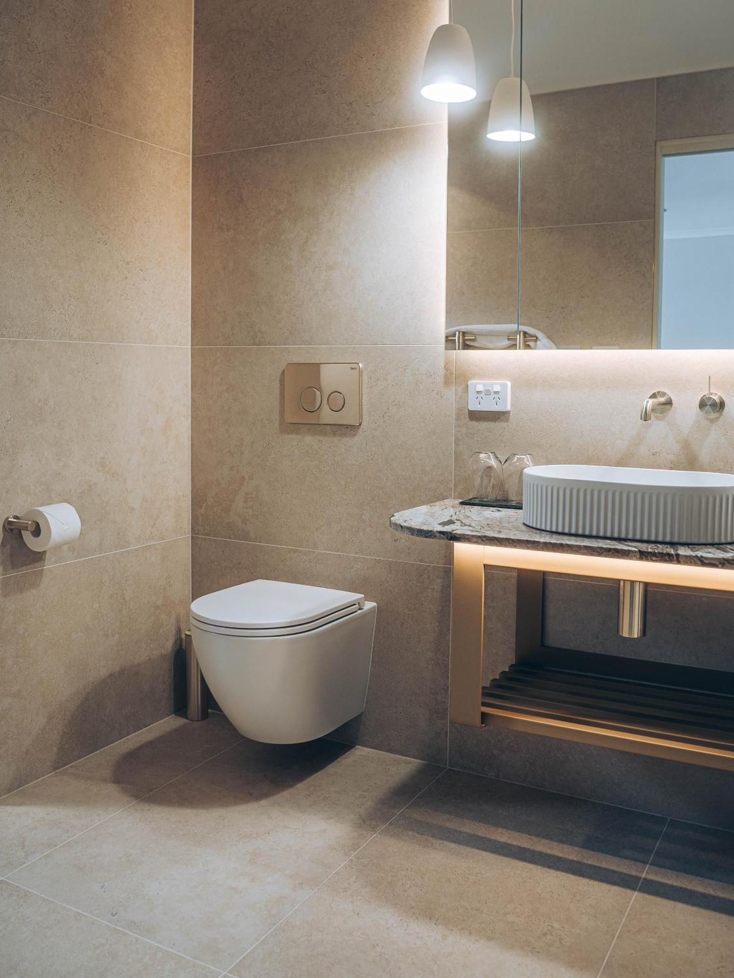 Risby Cove Boutique Hotel Strahan Dış mekan fotoğraf