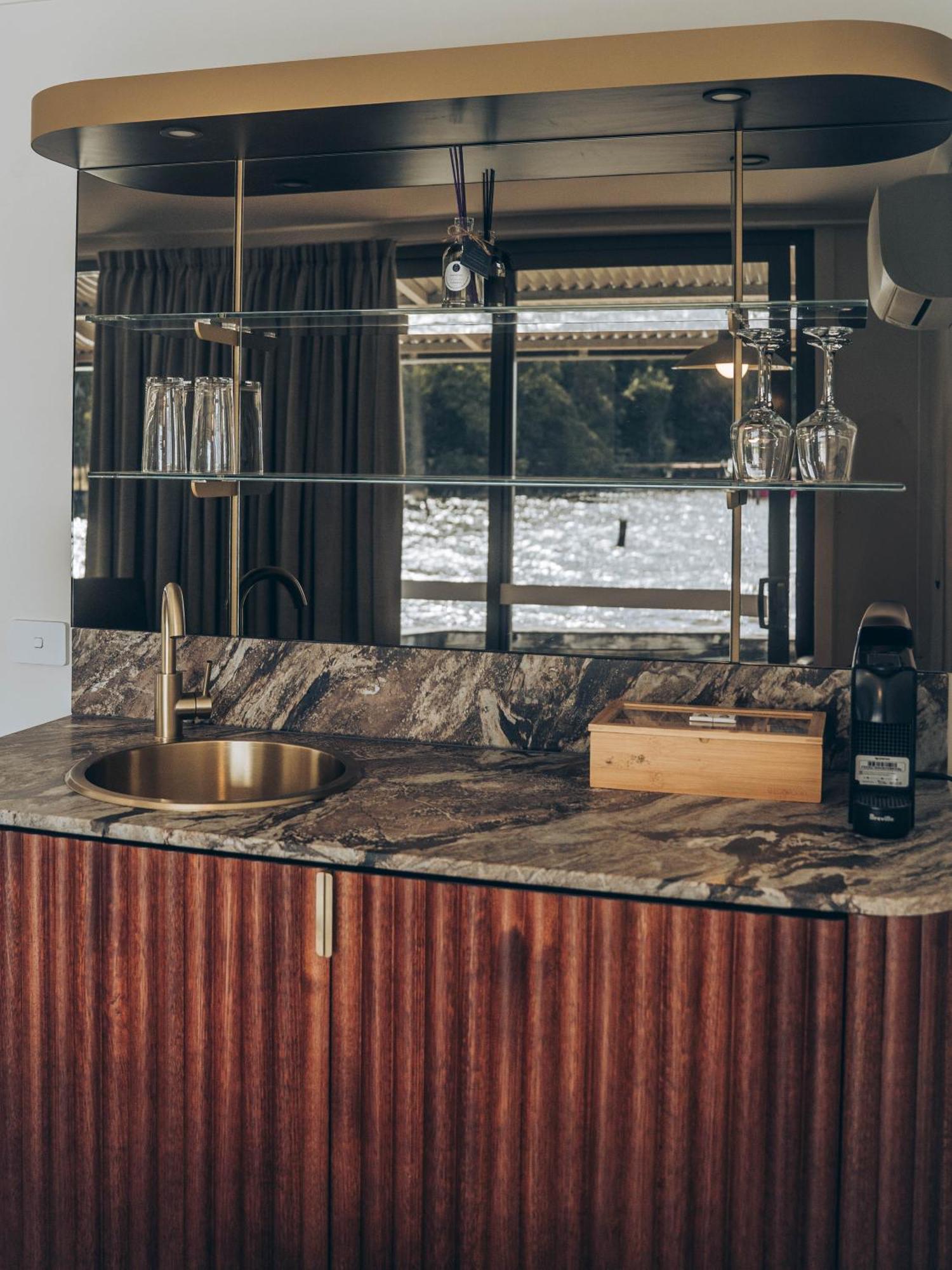 Risby Cove Boutique Hotel Strahan Dış mekan fotoğraf