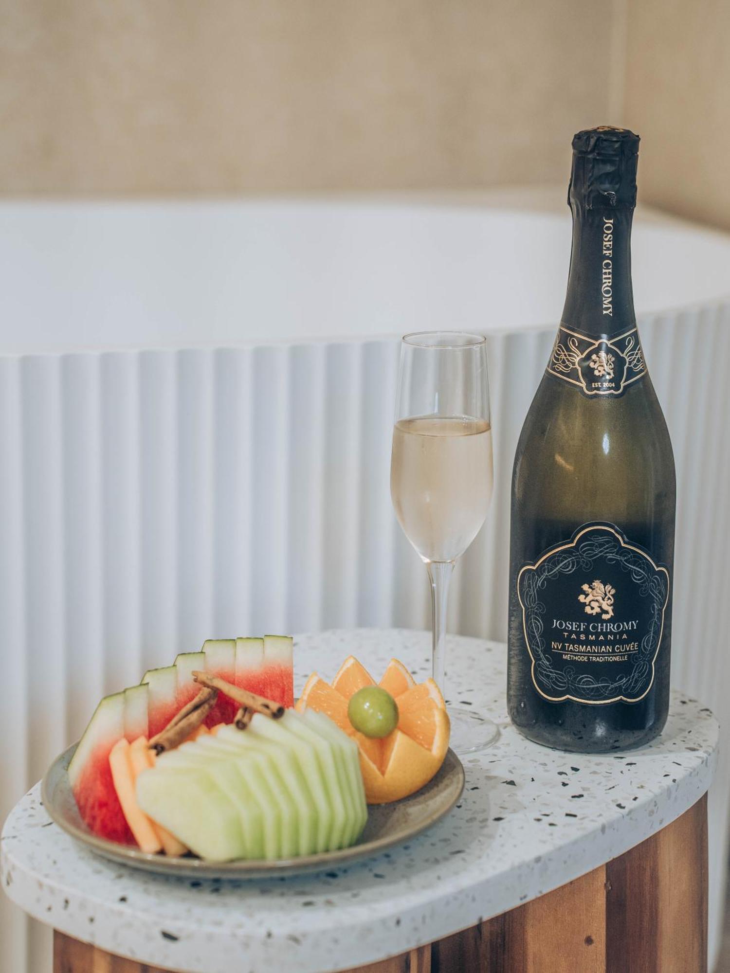 Risby Cove Boutique Hotel Strahan Dış mekan fotoğraf