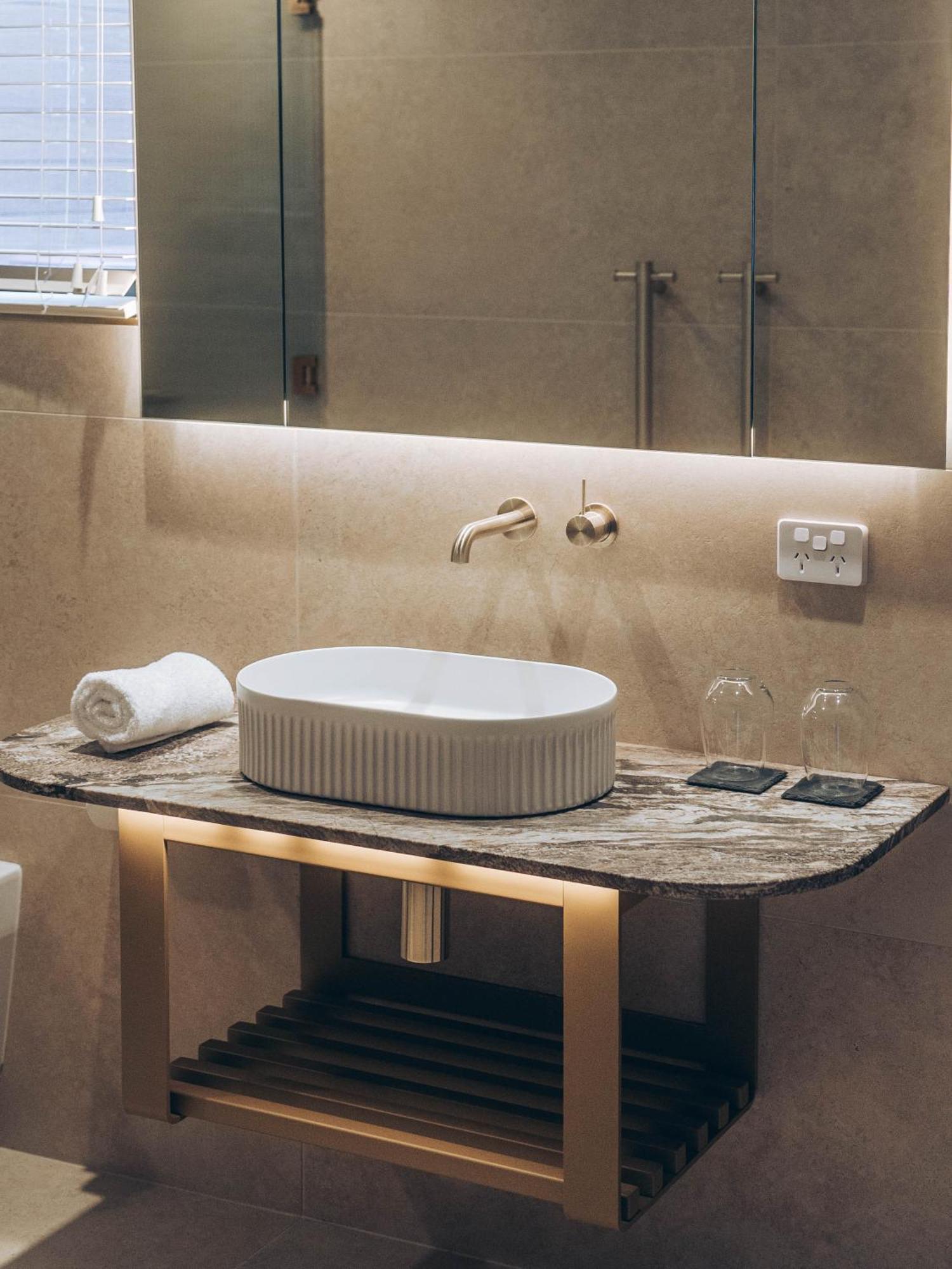 Risby Cove Boutique Hotel Strahan Dış mekan fotoğraf